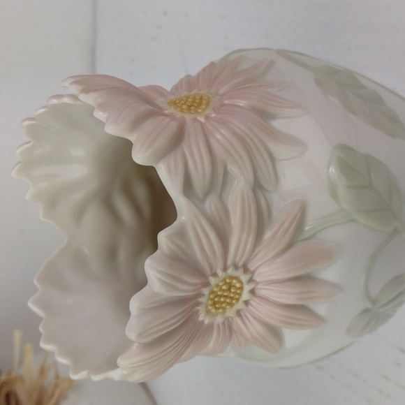 Gerbera Daisy Floral Blossoms Collection Lenox Handcrafted Vase - Picture 6 of 15